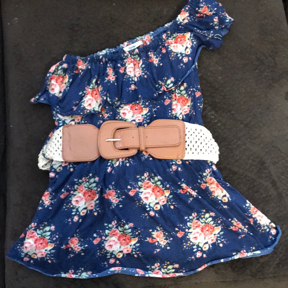 Navy floral off shoulder 💙